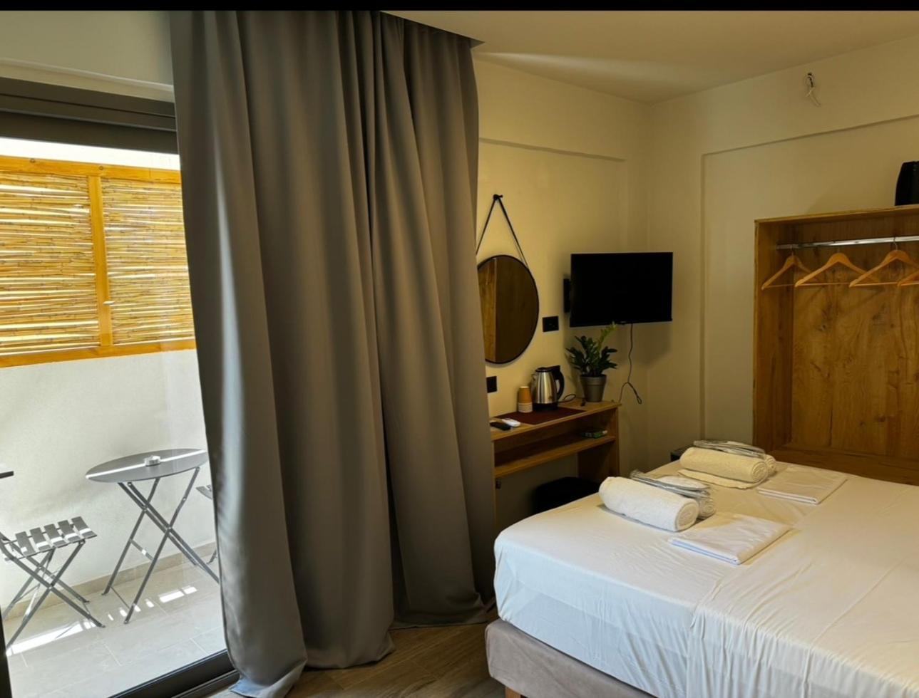 הרסוניסוס Lunar Hotel מראה חיצוני תמונה