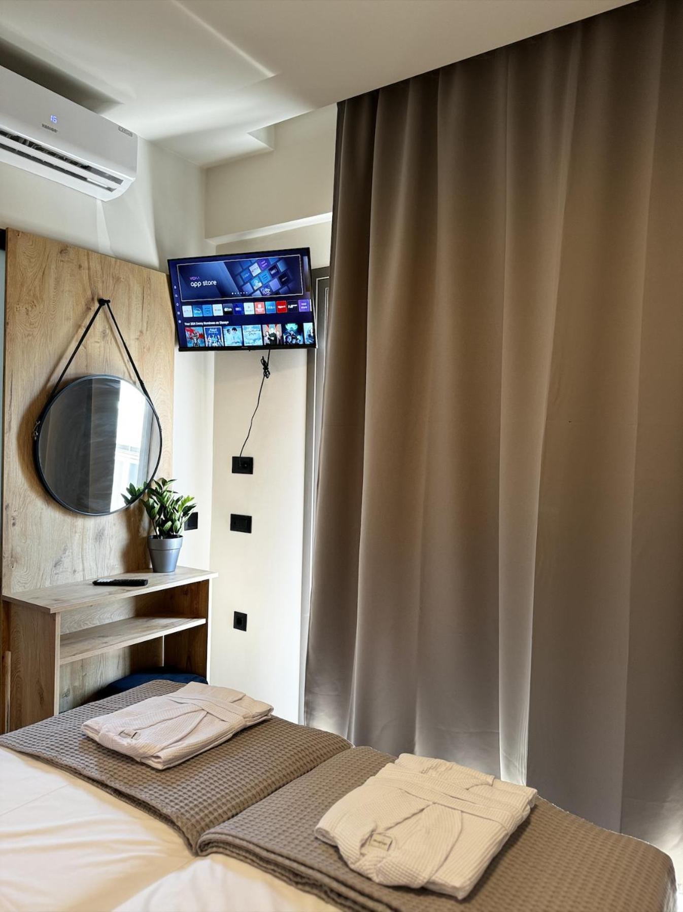 הרסוניסוס Lunar Hotel מראה חיצוני תמונה